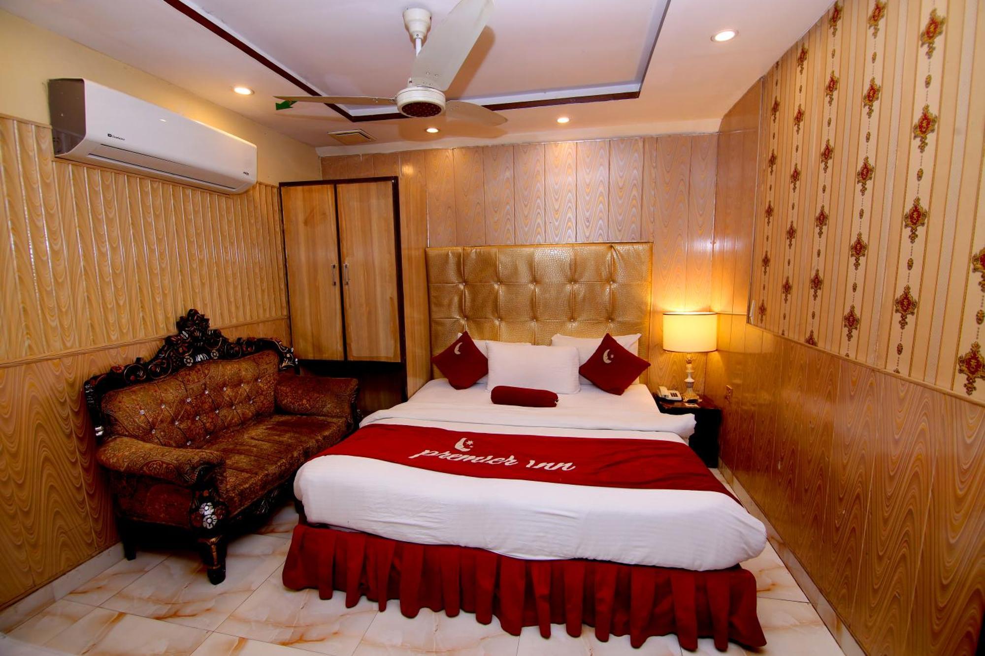 Premier Inn Gulberg Lahore Exterior foto