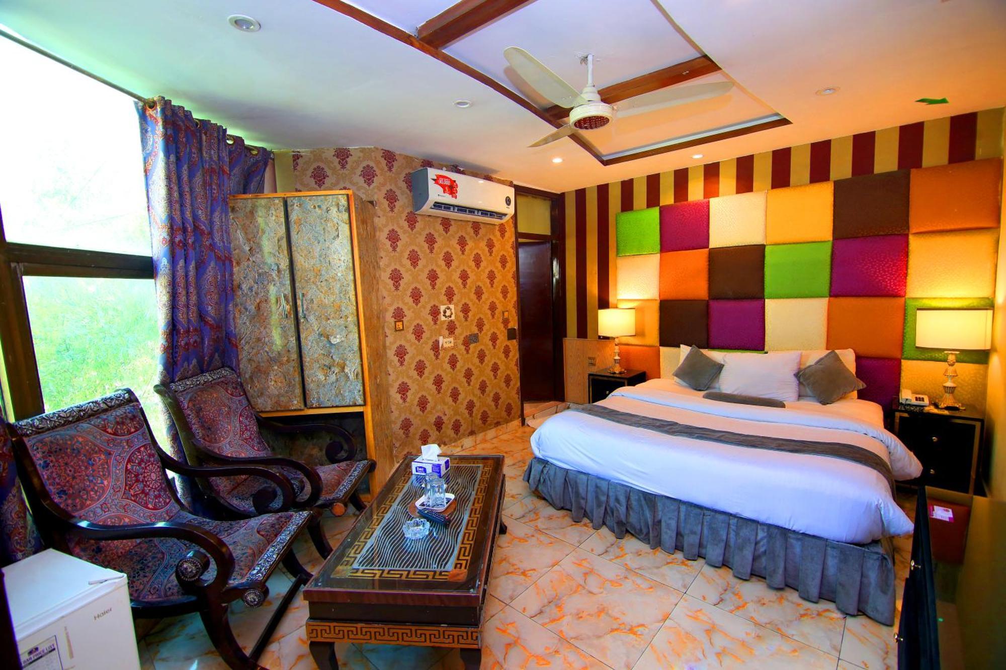 Premier Inn Gulberg Lahore Exterior foto