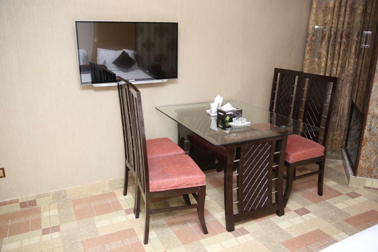 Premier Inn Gulberg Lahore Exterior foto