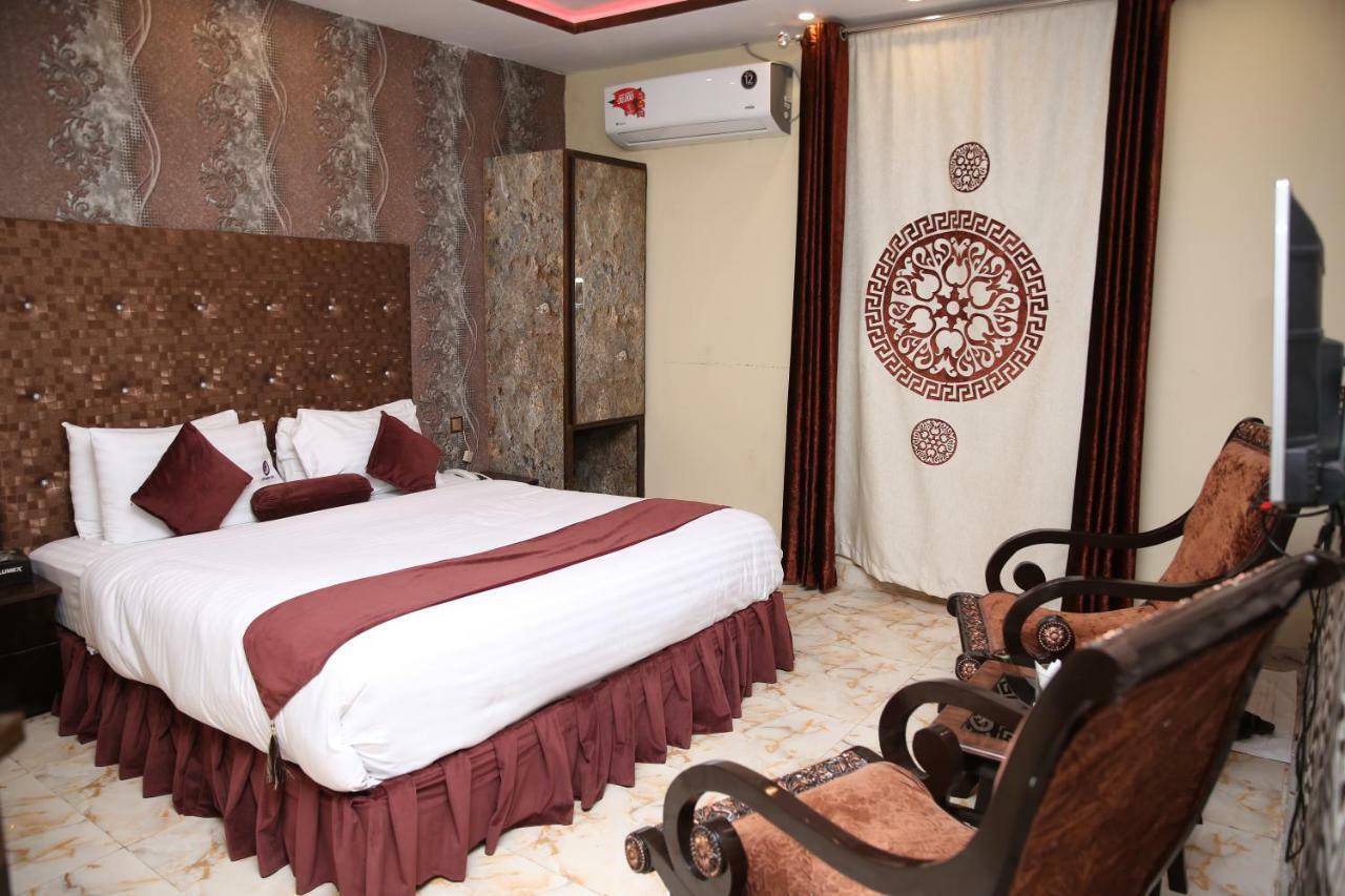 Premier Inn Gulberg Lahore Exterior foto