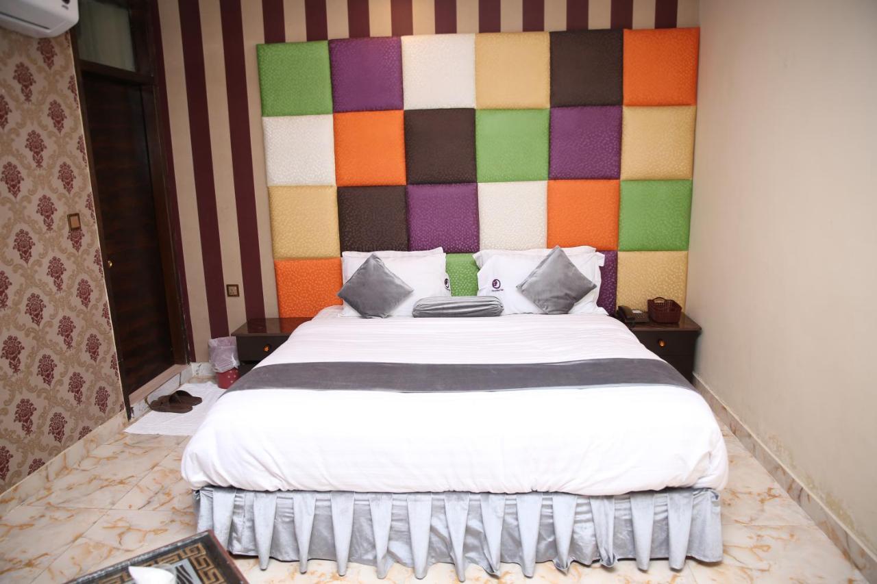 Premier Inn Gulberg Lahore Exterior foto